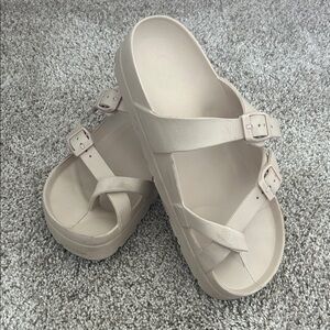 Platform Mayari style Sandal